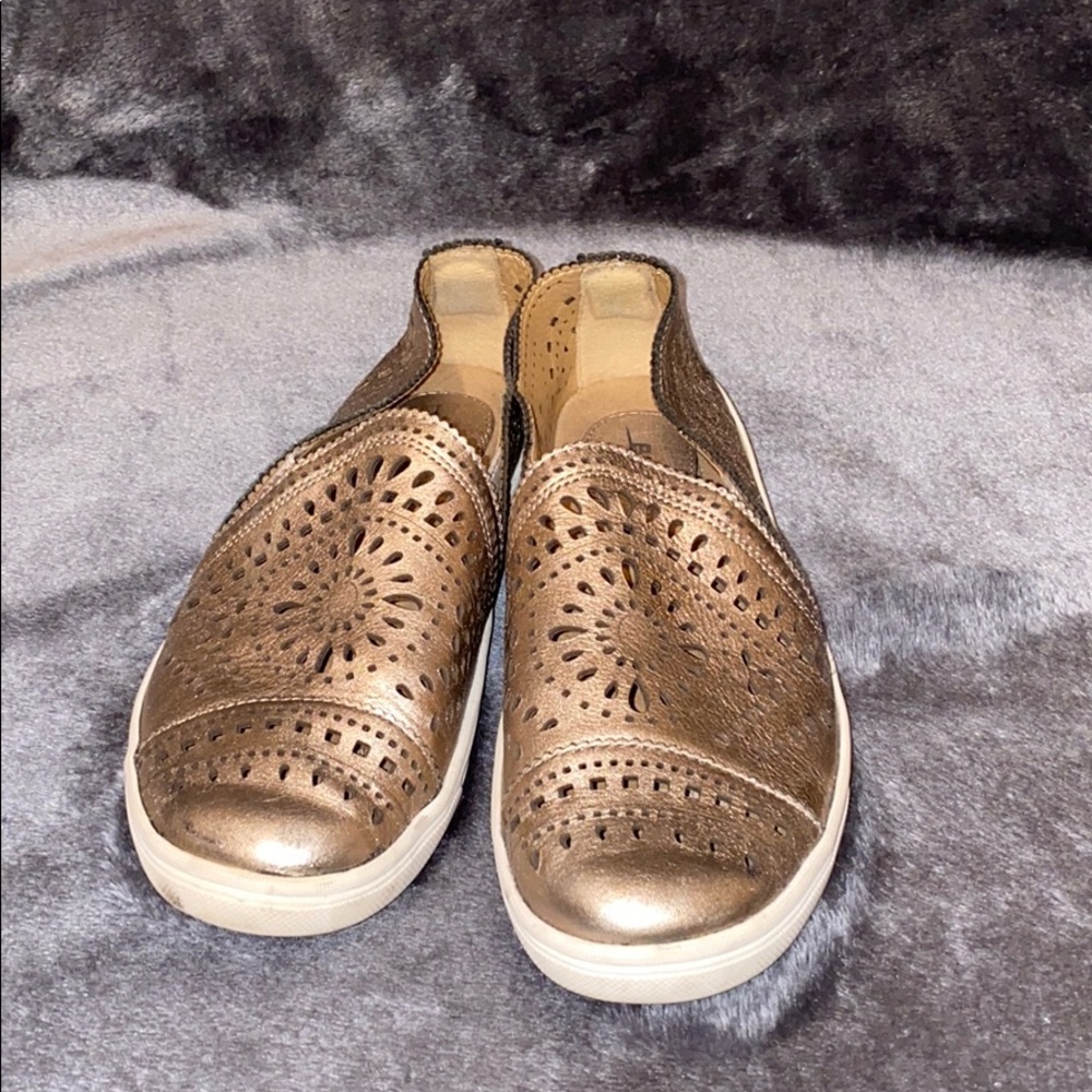 EARTH metallic casual women’s shoes ❤️